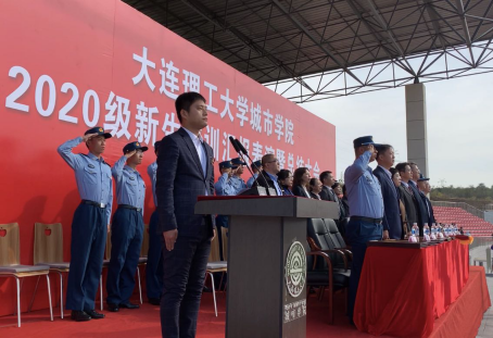 学生工作部副主任刘学奇主持大会
