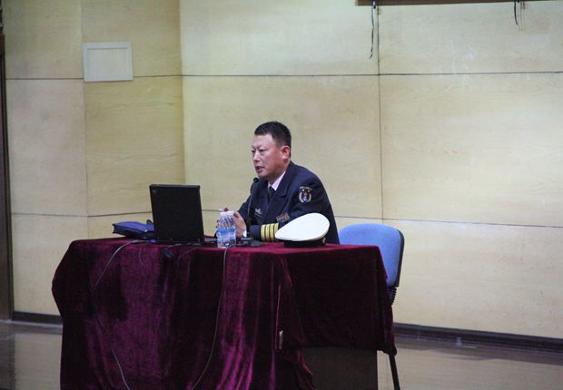 海军大连舰艇澳门太阳城
傅学庆副教授为师生作报告