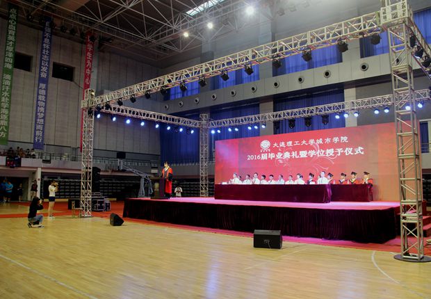 澳门太阳城(简体中文)官网
隆重举行2016届毕业典礼暨学位授予仪式