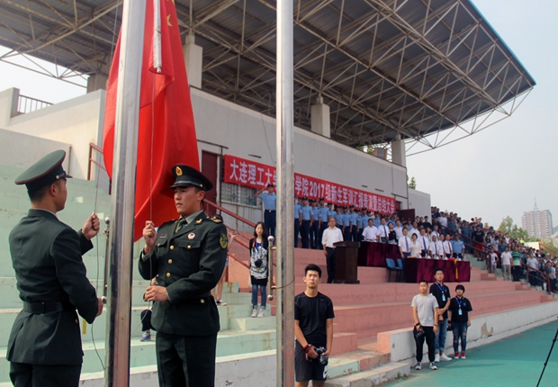 澳门太阳城(简体中文)官网
召开新生军训汇报表演暨总结大会