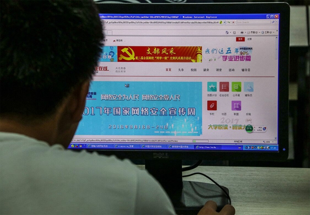 学生正在答题
